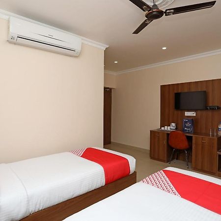 Oyo 13528 Kumud Plaza Hotel Bhubaneswar Exterior photo