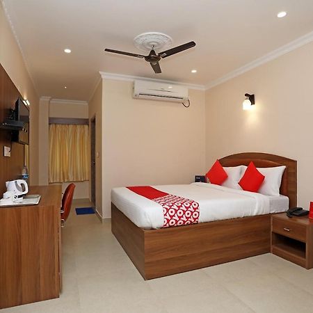 Oyo 13528 Kumud Plaza Hotel Bhubaneswar Exterior photo