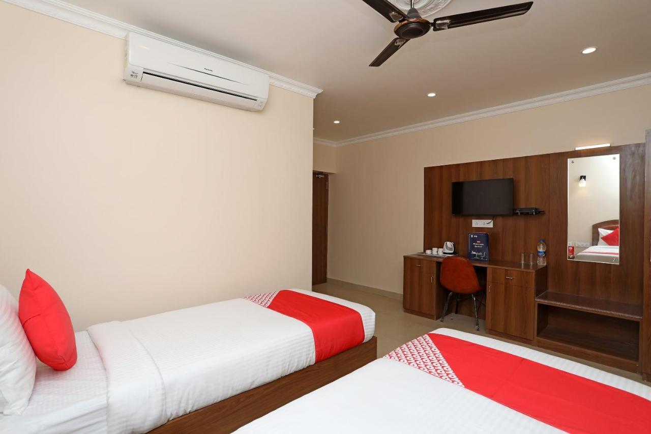 Oyo 13528 Kumud Plaza Hotel Bhubaneswar Exterior photo