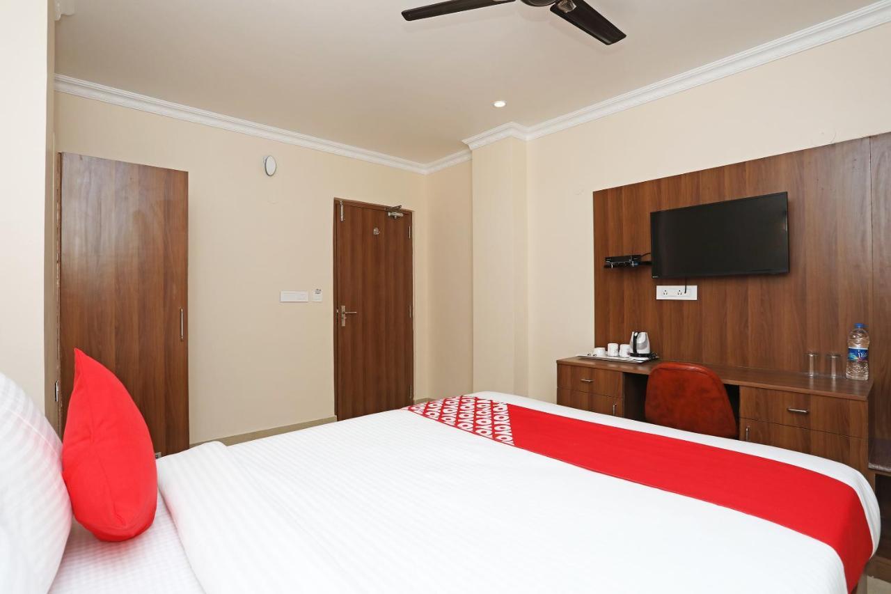 Oyo 13528 Kumud Plaza Hotel Bhubaneswar Exterior photo
