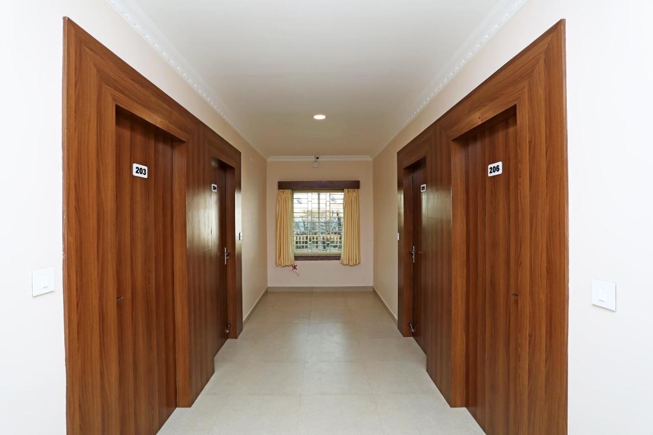 Oyo 13528 Kumud Plaza Hotel Bhubaneswar Exterior photo