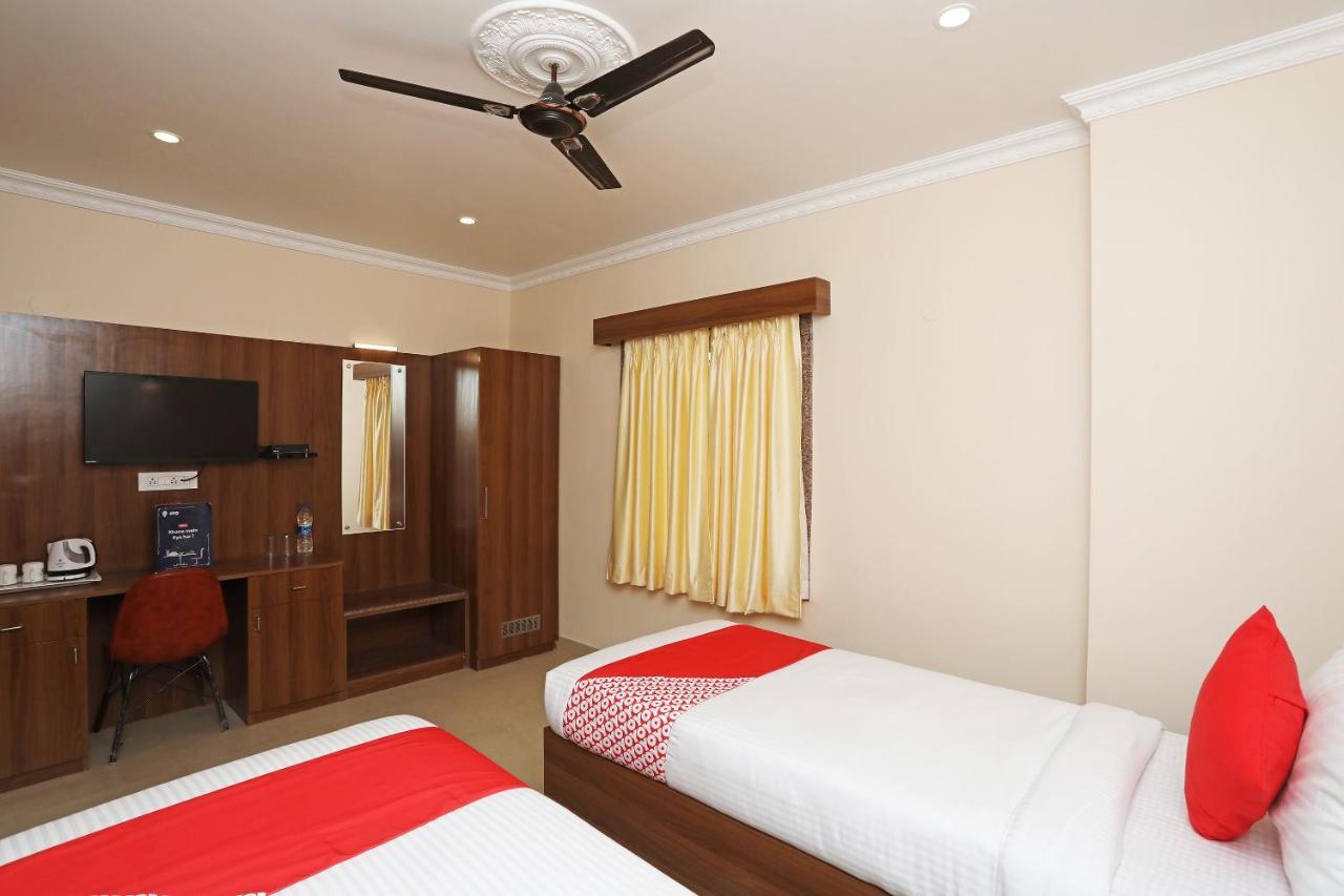Oyo 13528 Kumud Plaza Hotel Bhubaneswar Exterior photo