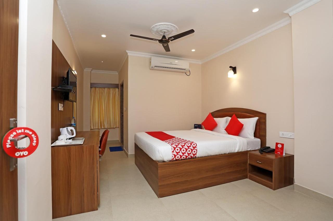 Oyo 13528 Kumud Plaza Hotel Bhubaneswar Exterior photo