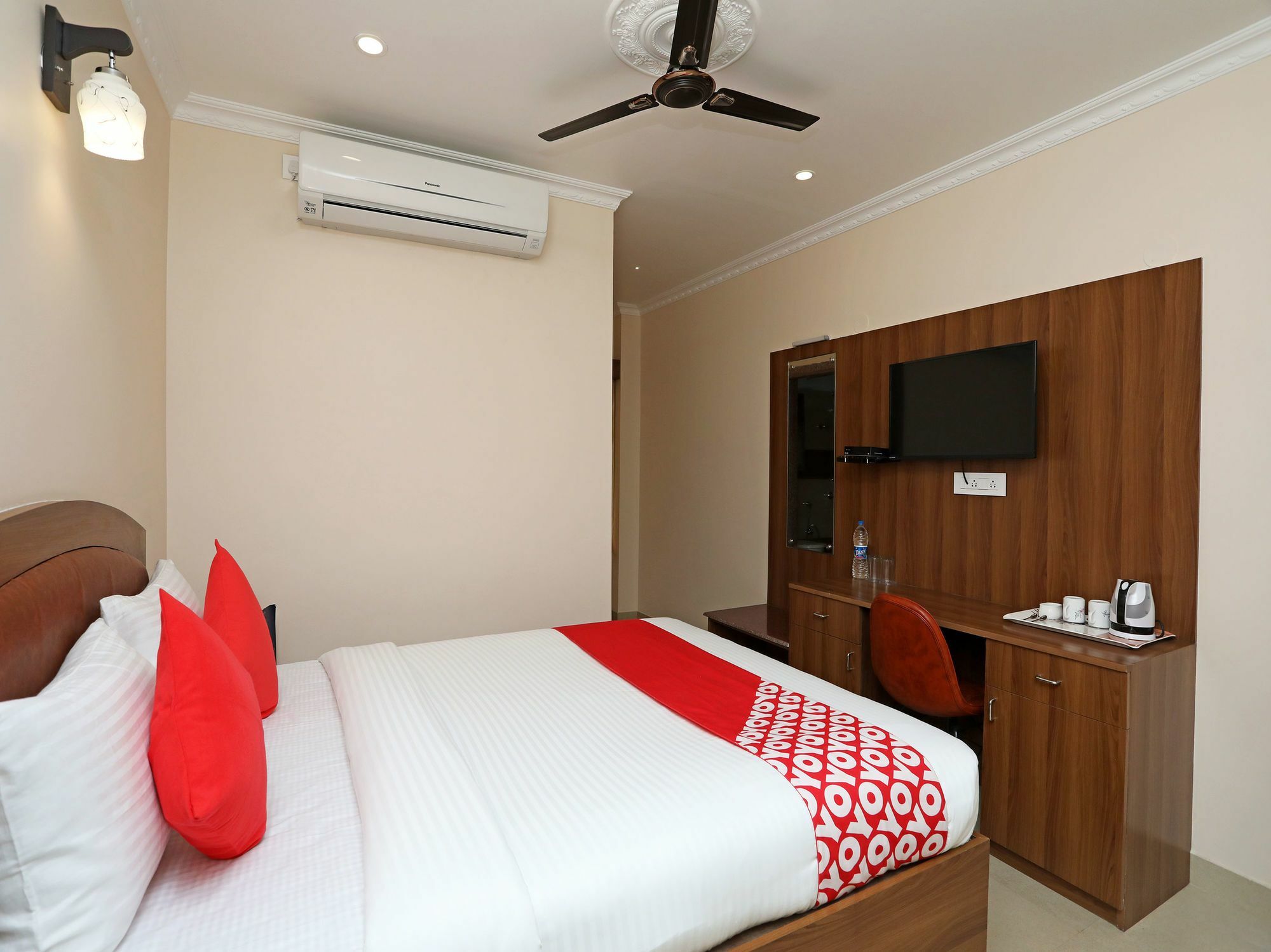 Oyo 13528 Kumud Plaza Hotel Bhubaneswar Exterior photo