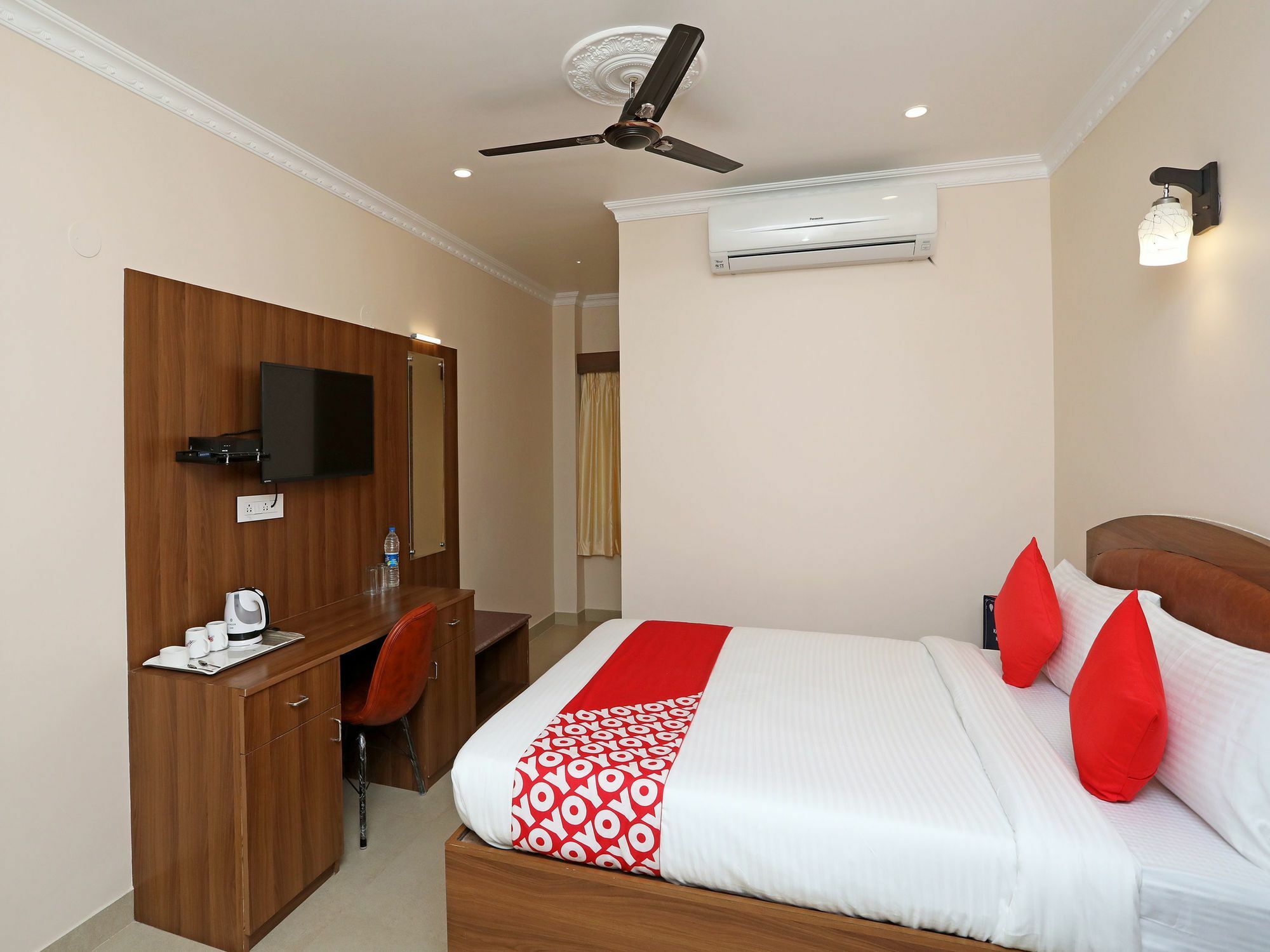 Oyo 13528 Kumud Plaza Hotel Bhubaneswar Exterior photo